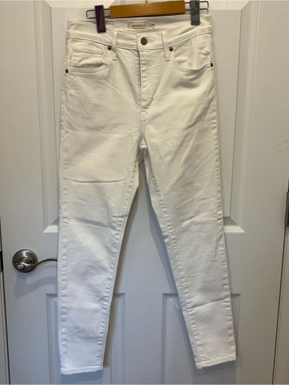Levis white woman’s Skinny Jeans #1028